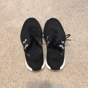 Black under armour shoes